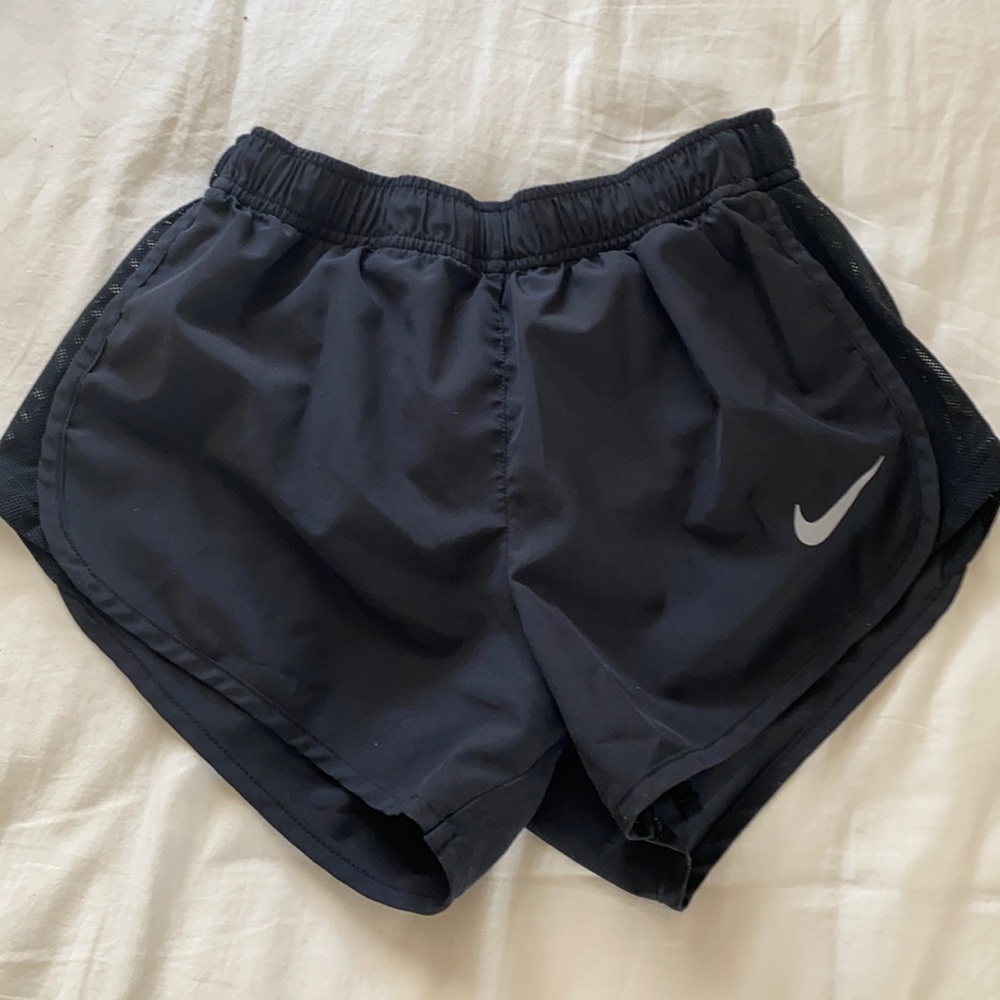 NIKE ATHLETIC SHORTS